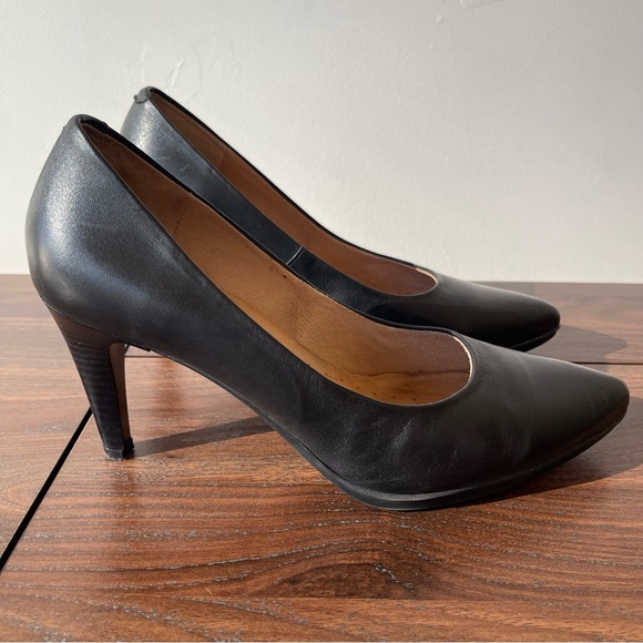 Karston Myka Pumps - Picture 3 of 8